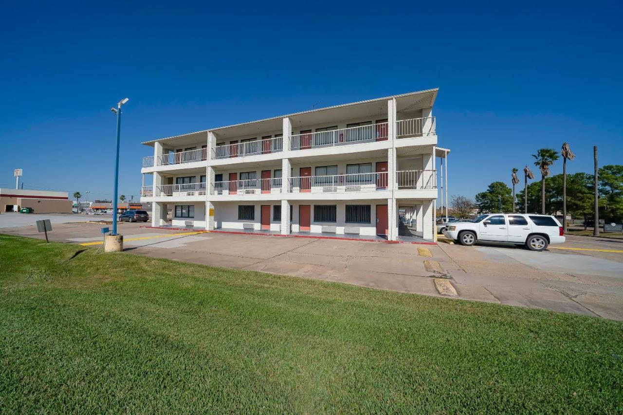 Americas Best Value Inn & Suites Humble Exterior photo