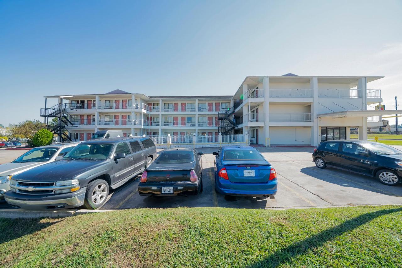 Americas Best Value Inn & Suites Humble Exterior photo