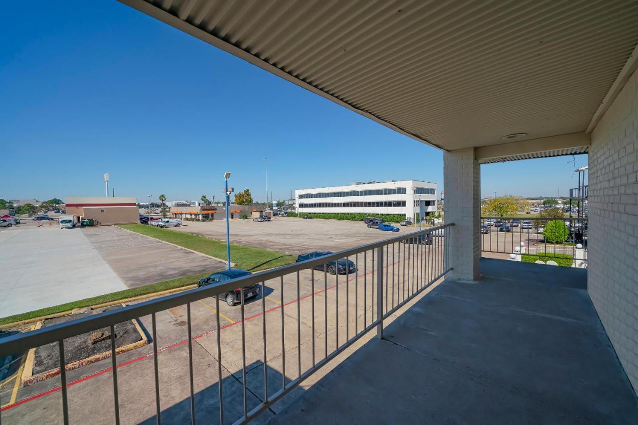Americas Best Value Inn & Suites Humble Exterior photo