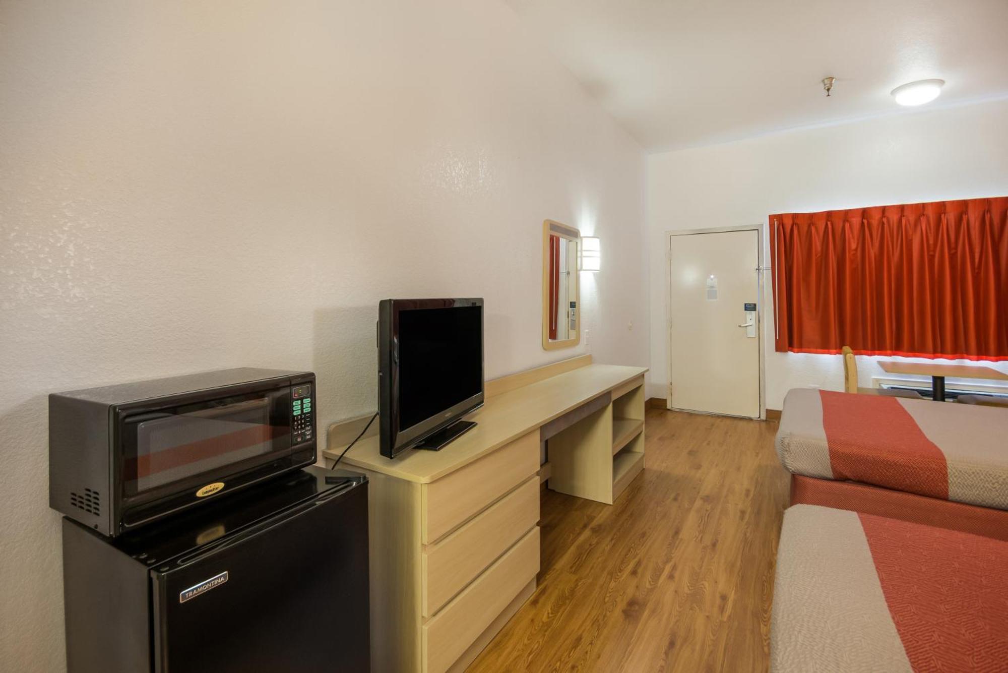 Americas Best Value Inn & Suites Humble Exterior photo