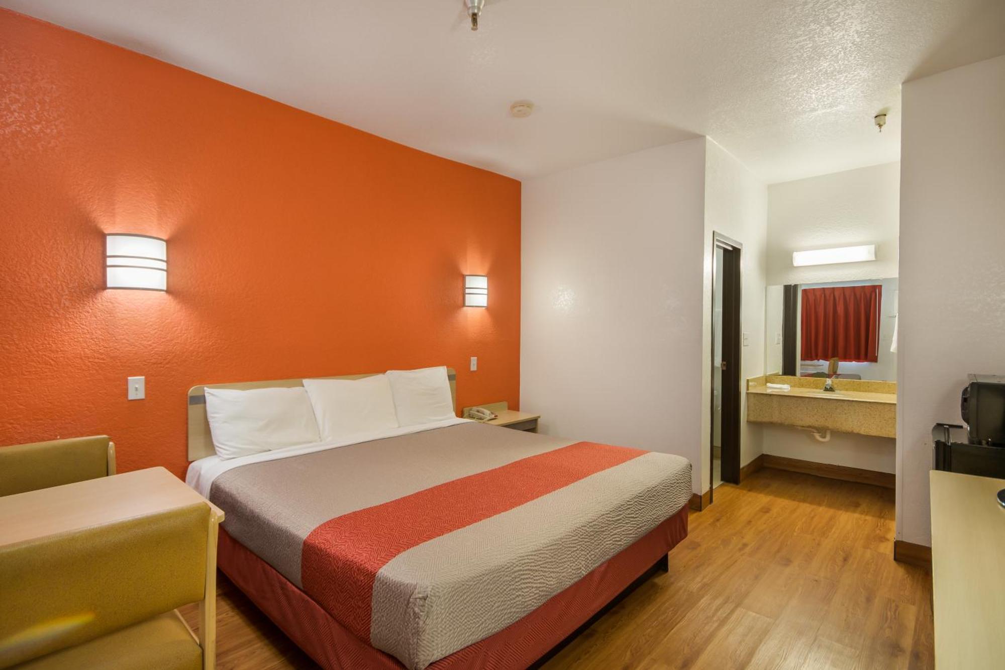 Americas Best Value Inn & Suites Humble Exterior photo