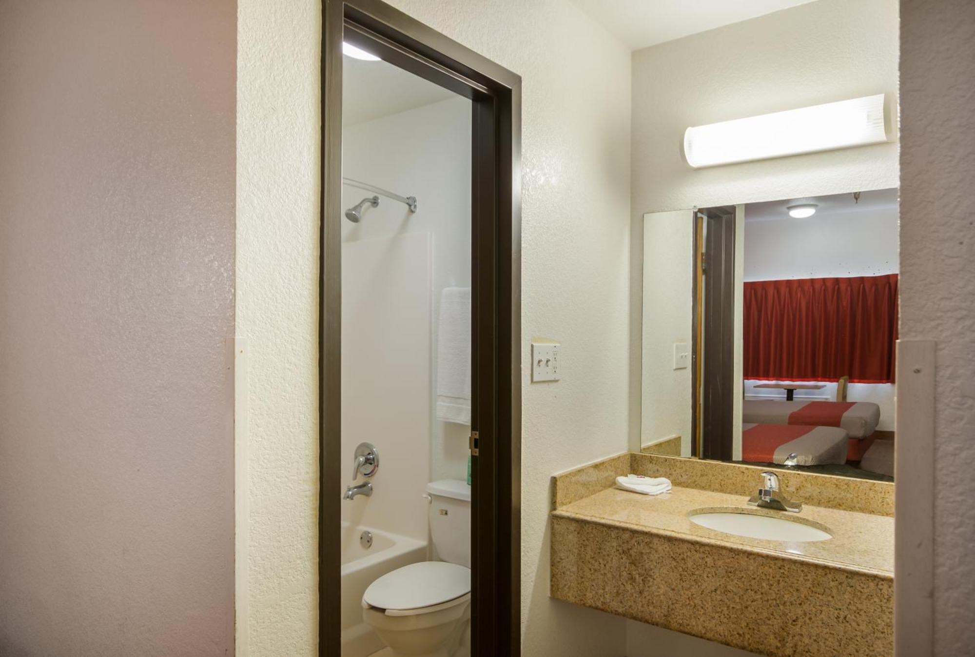 Americas Best Value Inn & Suites Humble Exterior photo